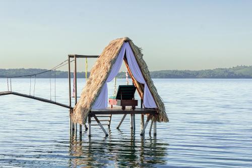 a tent in the middle of a body of water at Paraíso Nimah in Flores