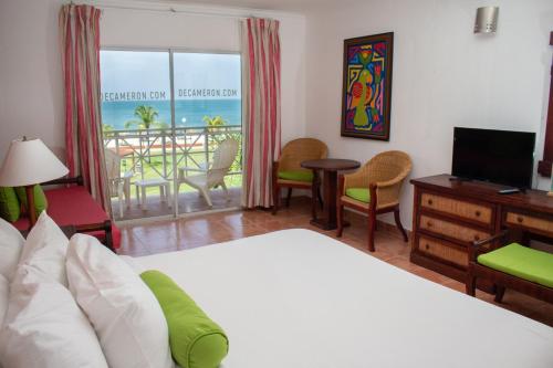 Un ou plusieurs lits dans un hébergement de l'établissement Grand Decameron Panama, A Trademark All Inclusive Resort