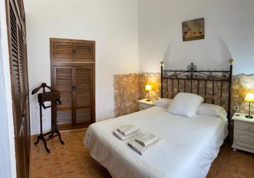Ένα ή περισσότερα κρεβάτια σε δωμάτιο στο Apartamentos Turísticos Rurales Dos Fuentes