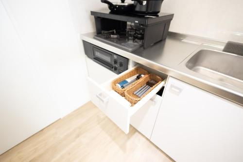 a kitchen with a sink and a counter top at 大久保駅から４分、貸切、韓国ダウン至近、新宿/歌舞伎町に徒歩圏内 、단독사용민박 in Tokyo