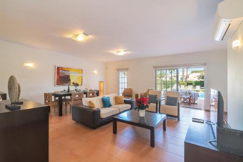 a living room with a couch and a table at Vilamoura - VILLA VINTE in Vilamoura