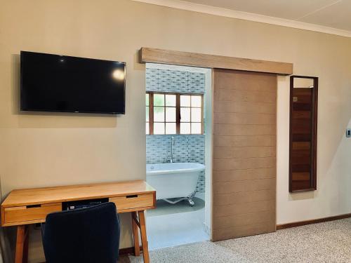 Μια τηλεόραση ή/και κέντρο ψυχαγωγίας στο The Stella Guest House & Spa