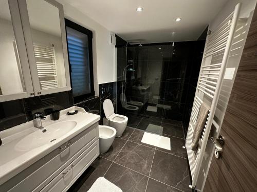 Kylpyhuone majoituspaikassa La Rotonda