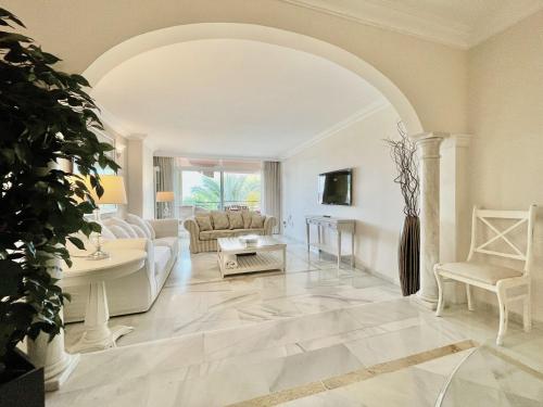 Magna Marbella - Apartamento de Lujo y golf en zona de Puerto Banús