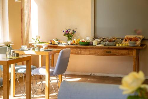 a table with a buffet of food on it at Hotel Tafelfreuden in Oldenburg