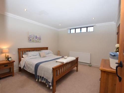 a bedroom with a bed and a window at 1 Bed in Colchester 58576 