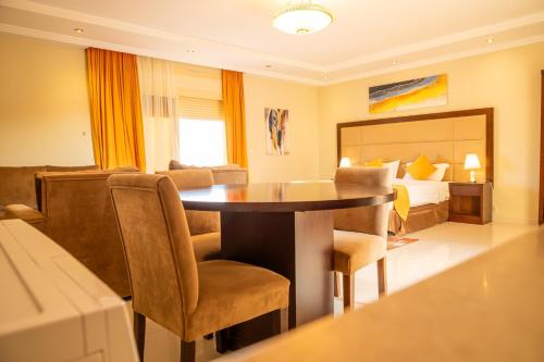 a hotel room with a table and a bedroom at سويت ابحر سكن خاص SUITE OBHUR private accommodation in Jeddah