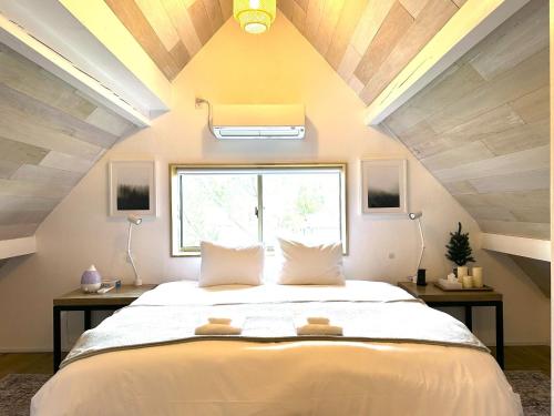 Un pat sau paturi într-o cameră la Hakuba Bliss Cottage - Vacation STAY 28524v