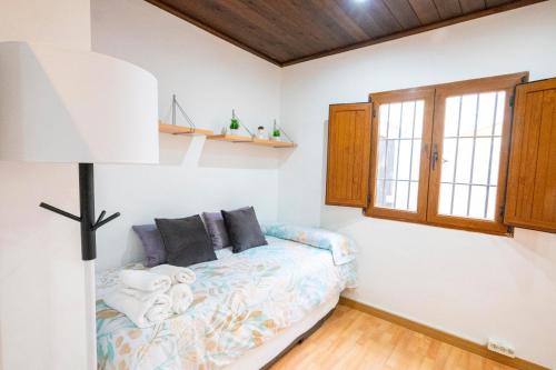 a bedroom with a bed and a lamp at Carmen Aljibe de la Miel in Granada