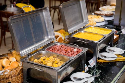 Jídlo v hotelu nebo okolí