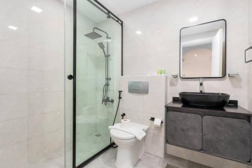 a bathroom with a shower and a toilet and a sink at 1 Bedroom- Heart of Marina - Marina Diamond 1 in Dubai