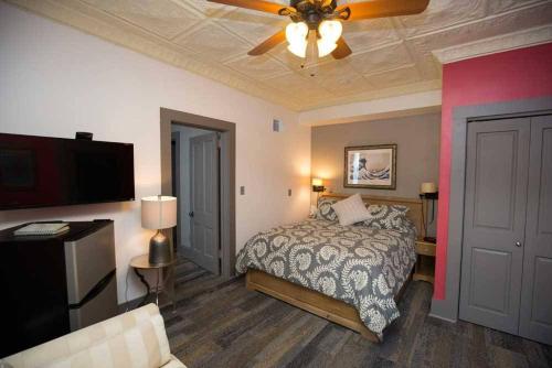 a bedroom with a bed and a ceiling fan at Dodici Night Suites in Washington