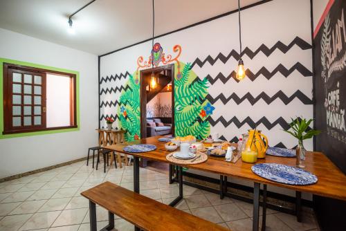 a dining room with tables and a mirror at Hostel LARes in Brumadinho