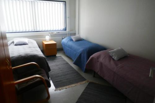 Кровать или кровати в номере Lähellä keskustaa