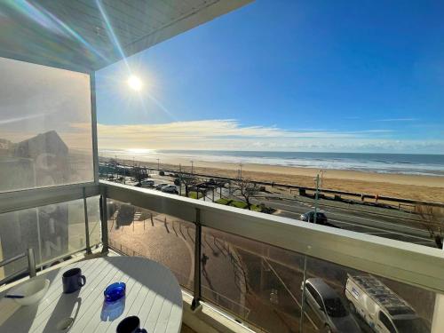 Appartement 2 Chambres - Spacieux, Face Mer, Parking Privé - FR-1-323-333