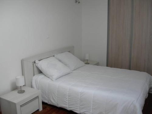 Postel nebo postele na pokoji v ubytování Panoramique mer, T2 climatisé neuf avec stationnement à 200 m du village - FR-1-768-55