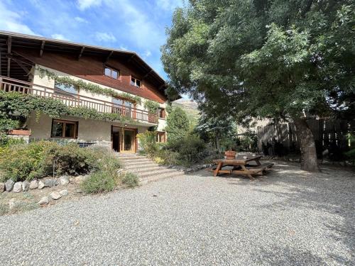 Appartement 3 pièces avec jardin et parking à Le Monêtier-les-Bains - FR-1-330F-226