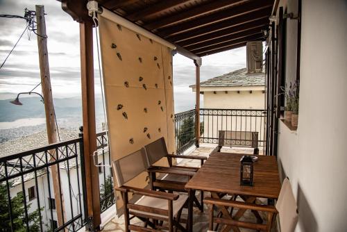 a balcony with a table and chairs and a climbing wall at Serenity by Elite Dwellings in Portariá
