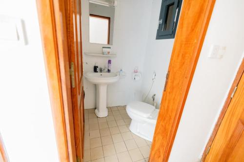 a bathroom with a toilet and a sink at Bienvenue Chez NeEm Studio : ) (Douala-Ndogbong) in Douala