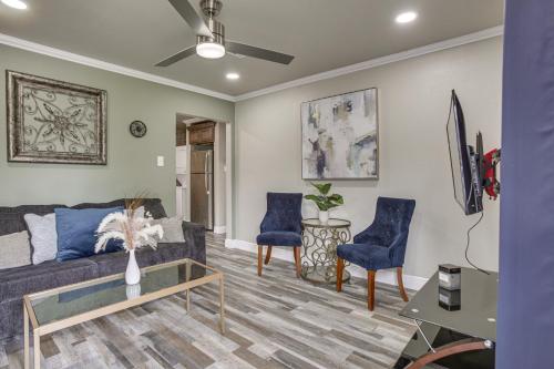 Khu vực ghế ngồi tại Deck, Yard and Outdoor Dining Destrehan Getaway!