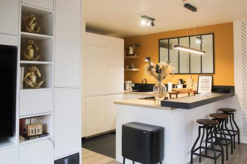 Photo de la galerie de l'établissement Spacious and light-filled nest with balcony, à Aubervilliers