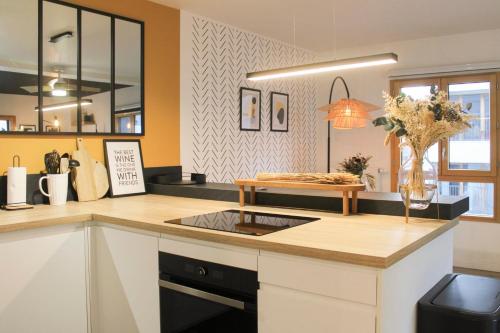 Photo de la galerie de l'établissement Spacious and light-filled nest with balcony, à Aubervilliers