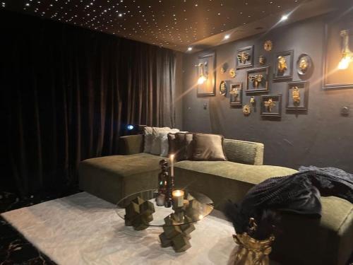 Photo de la galerie de l'établissement The Black House, à Villeurbanne