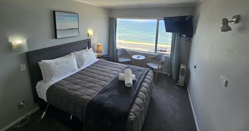 Postel nebo postele na pokoji v ubytování Tui Oaks Motel