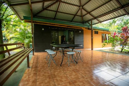 a patio with a table and chairs on it at Cabañas Río Escondido en La Fortuna in Fortuna