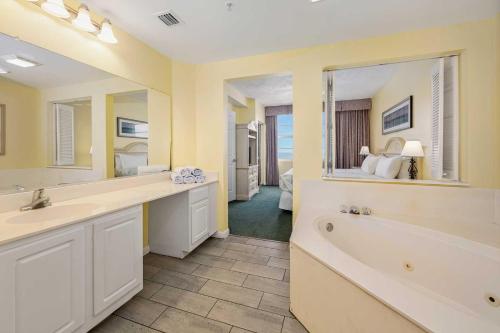 Vannituba majutusasutuses Luxury 15th Floor 3 BR Condo Direct Oceanfront Wyndham Ocean Walk Resort Daytona Beach | 1511