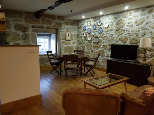 a living room with a table and a dining room at Solar dos Pedrosos in Vila Chã