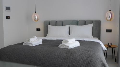 Un pat sau paturi într-o cameră la DSApartments