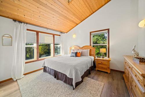a bedroom with a bed and a wooden ceiling at Sand Bucket in Manzanita