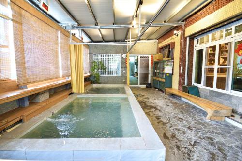a swimming pool in the middle of a building at Dongjin B&B in Taimali