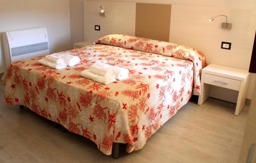 a bedroom with a bed with towels on it at Meublé Leonetti in Palinuro