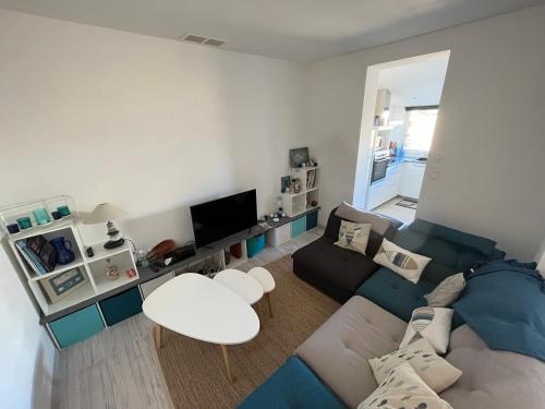 Photo de la galerie de l'établissement Arcachon: Charmante maison T3 avec terrasse, Wi-Fi, climatisation et proche plage - FR-1-319-410, à Arcachon