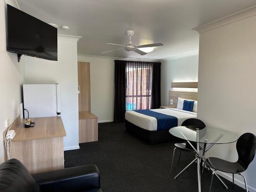 Postel nebo postele na pokoji v ubytování Logan City Motor Inn