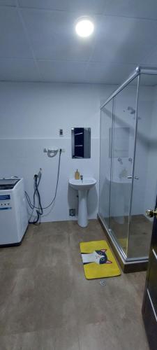 Et badeværelse på Suite en el centro de Moyobamba
