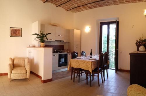 a kitchen and dining room with a table and chairs at Agriturismo Casal Taccone in Tarquinia