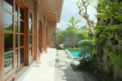 an internal courtyard of a house with a swimming pool at Santera Village in Canggu