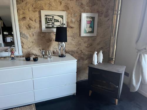 Photo de la galerie de l'établissement Charmante dépendance avec jardin dans Domaine privé à 10 mn d’Aix en PCe, à Saint-Marc-Jaumegarde