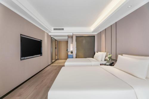 Кровать или кровати в номере Atour X Hotel Urumqi Railway Bureau Satellite Plaza