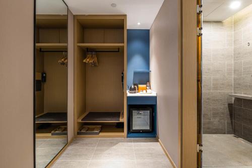 a bathroom with a shower and a walk in closet at Atour Hotel Hangzhou Qiandao Lake Central Dock in Chun'an