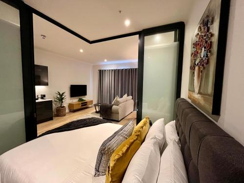Katil atau katil-katil dalam bilik di Newlands Peak Apartments