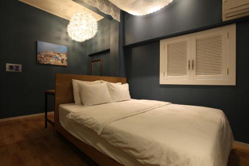 Tempat tidur dalam kamar di ZIP Hotel
