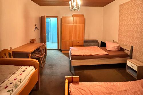 a room with beds and a table and a dining room at Apartment in Hof, zentrumsnah in Hof
