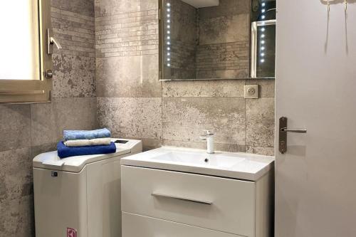 St Raphaël centre calme clim mer commerces à pieds