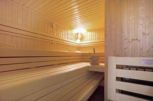 a wooden sauna with a light on the ceiling at Feriendomizil App 7 in Wenningstedt