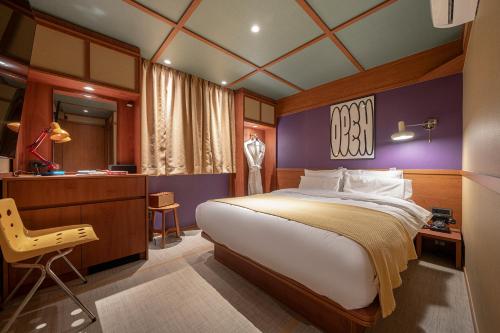 a bedroom with a bed and a vanity and a desk at Annk Ryokan Yosuriguri Hotel in Cheonan