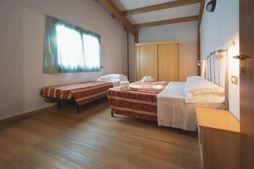 Postel nebo postele na pokoji v ubytování Heliopolis Camping & Village